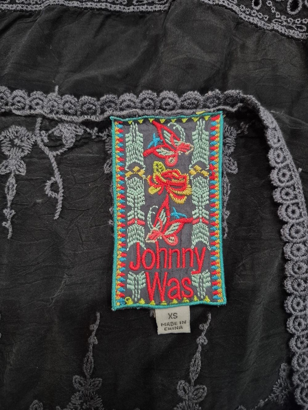 Johnny Was Hakaru  Embroydery Black V-Neck Lace-Trim Tunic Top Size XS, 19" PTP - Picture 6 of 6